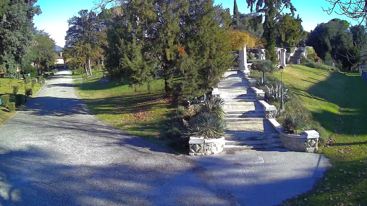 Parco Coronini-Cronberg Live Webcam – Green Oasis