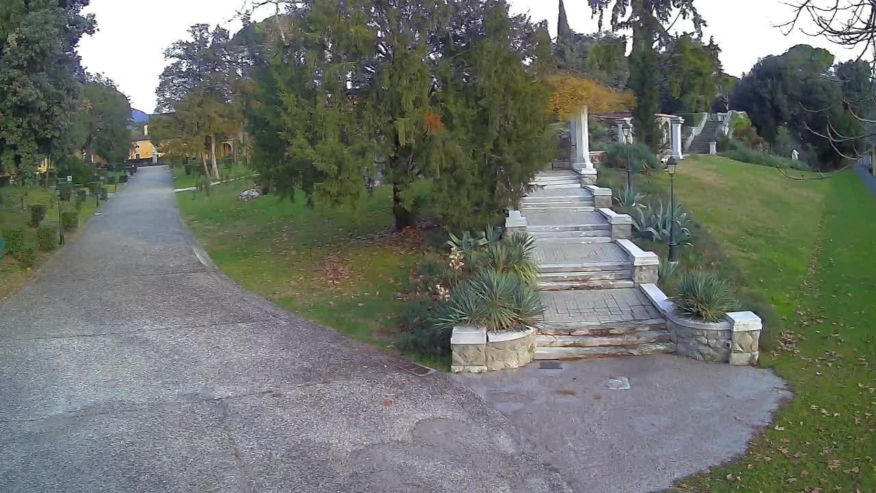 Parco Coronini-Cronberg Live Webcam – Green Oasis
