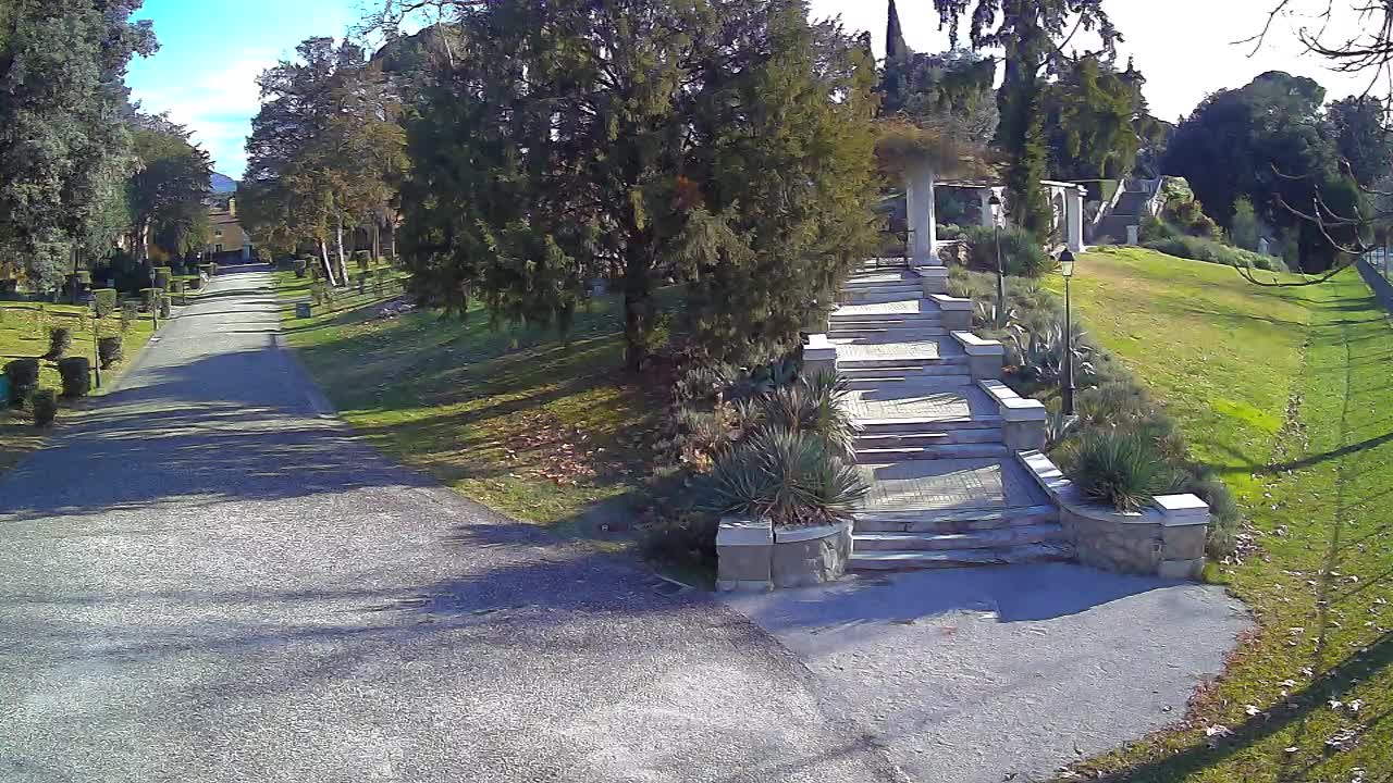 Parco Coronini-Cronberg Live Webcam – Green Oasis