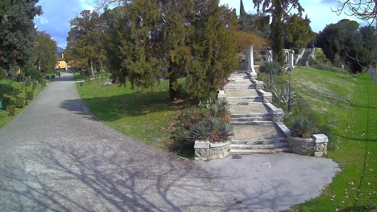 Parco Coronini-Cronberg Live Webcam – Green Oasis