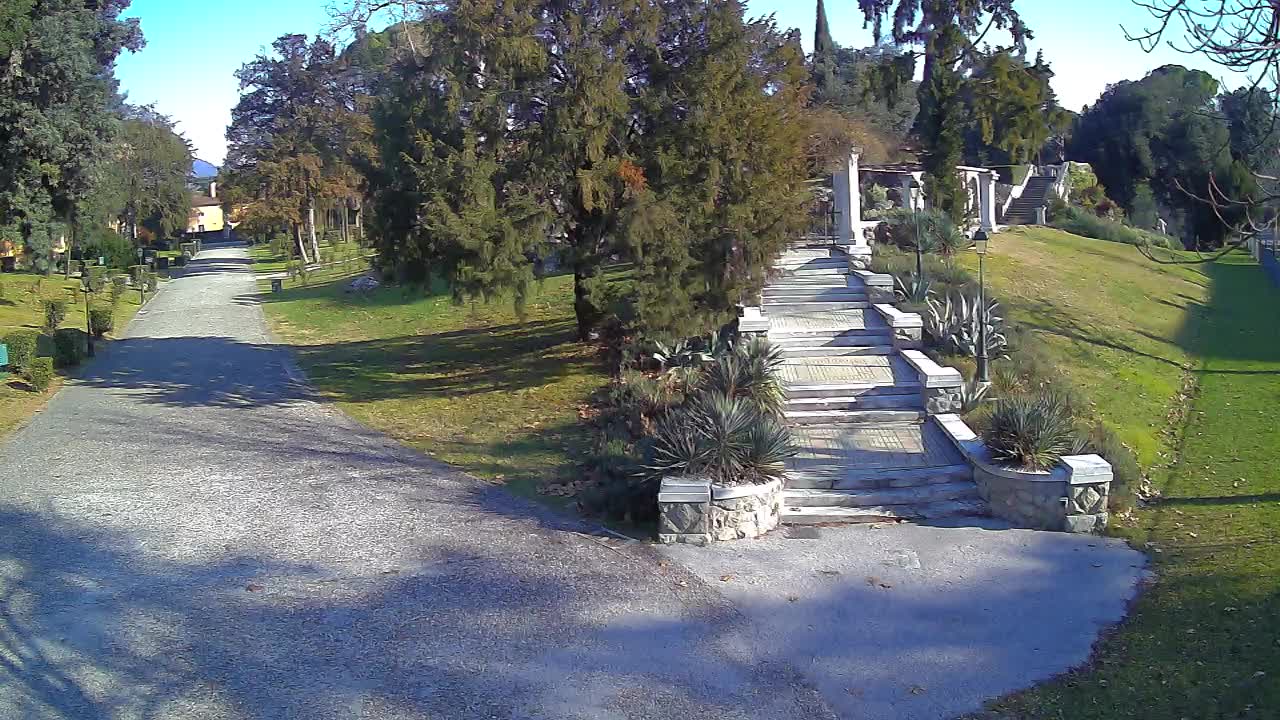 Parco Coronini-Cronberg Live Webcam – Green Oasis