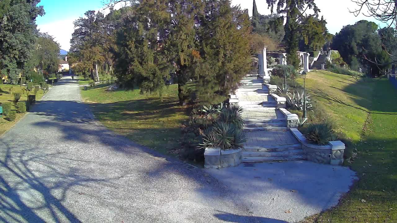 Parco Coronini-Cronberg Live Webcam – Green Oasis