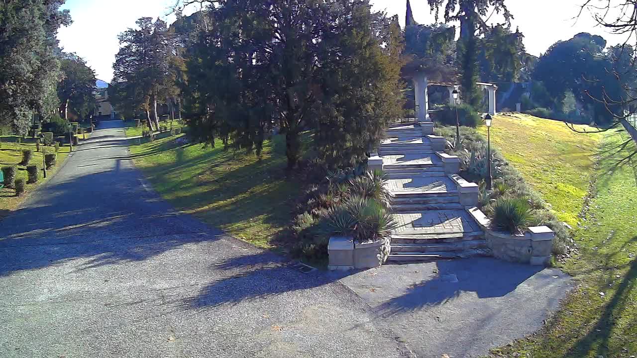 Parco Coronini-Cronberg Live Webcam – Green Oasis