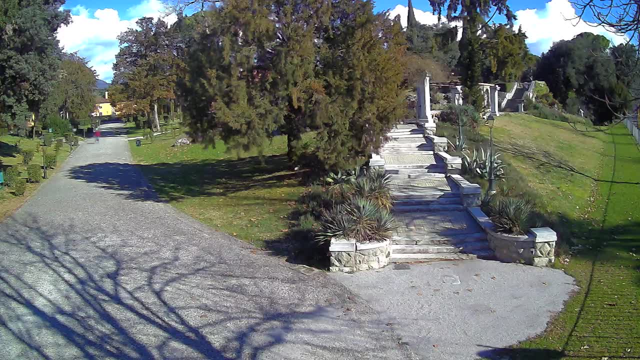 Parco Coronini-Cronberg Live Webcam – Green Oasis