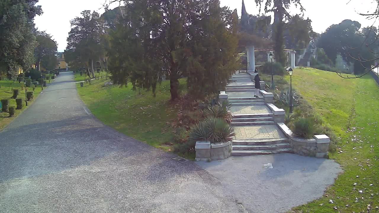 Parco Coronini-Cronberg Live Webcam – Green Oasis