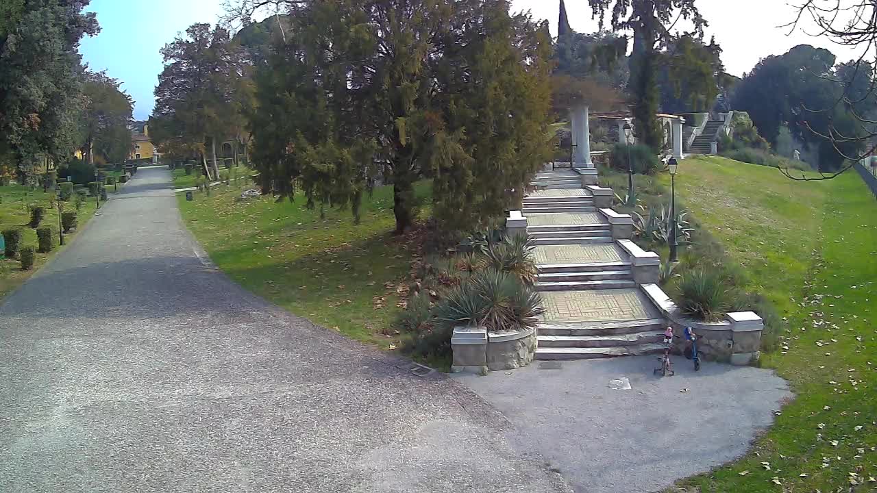 Parco Coronini-Cronberg Live Webcam – Green Oasis