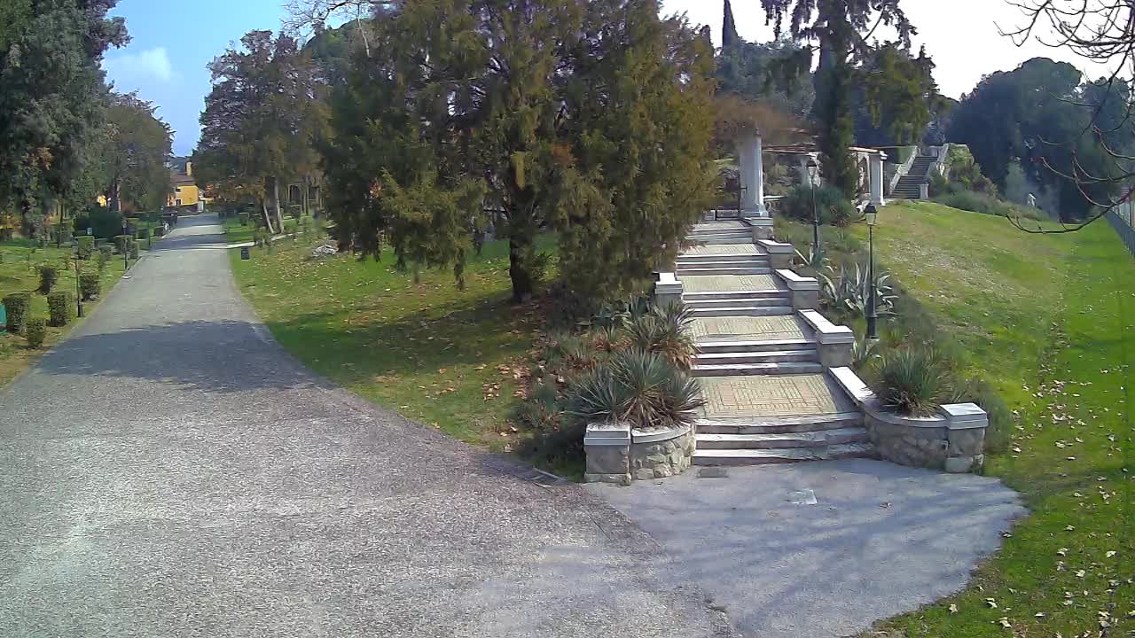 Parco Coronini-Cronberg Live Webcam – Green Oasis