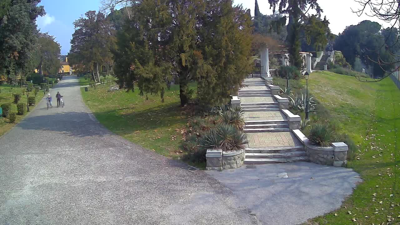 Parco Coronini-Cronberg Live Webcam – Green Oasis