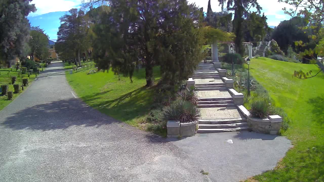 Parco Coronini-Cronberg Live Webcam – Green Oasis