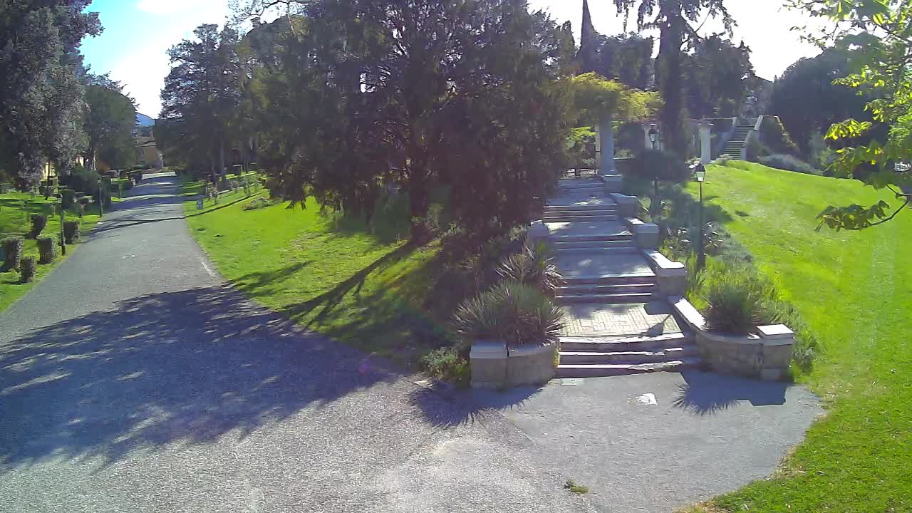 Parco Coronini-Cronberg Live Webcam – Green Oasis