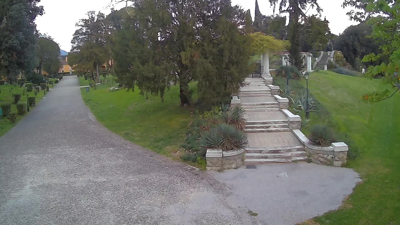 Parco Coronini-Cronberg Live Webcam – Green Oasis