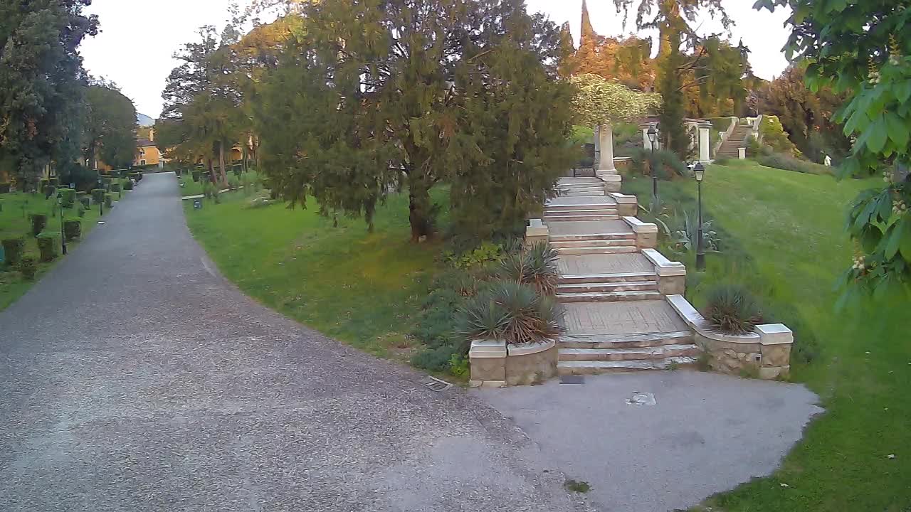 Parco Coronini-Cronberg Live Webcam – Green Oasis