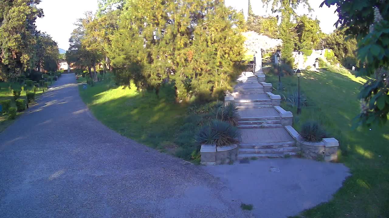 Parco Coronini-Cronberg Live Webcam – Green Oasis