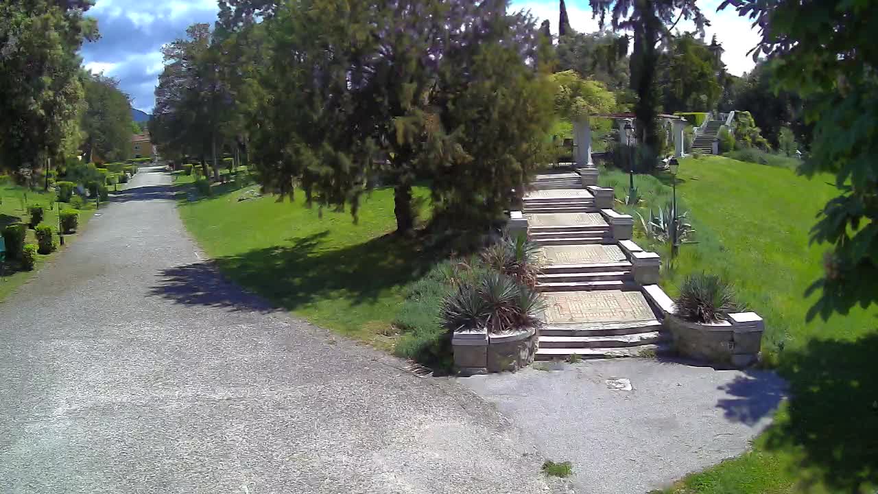 Parco Coronini-Cronberg Live Webcam – Green Oasis
