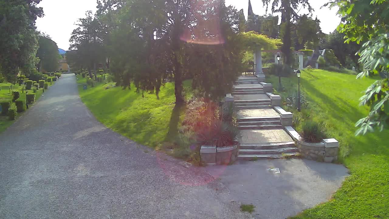 Parco Coronini-Cronberg Live Webcam – Green Oasis
