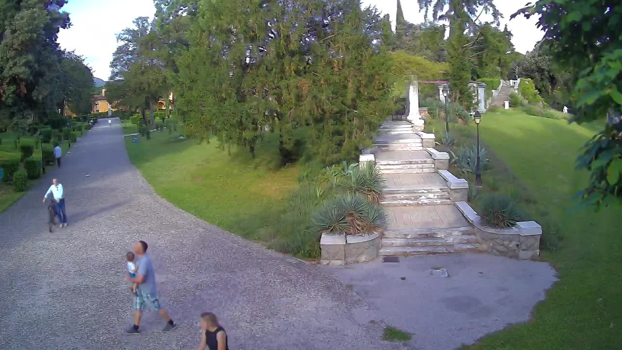 Parco Coronini-Cronberg Live Webcam – Green Oasis