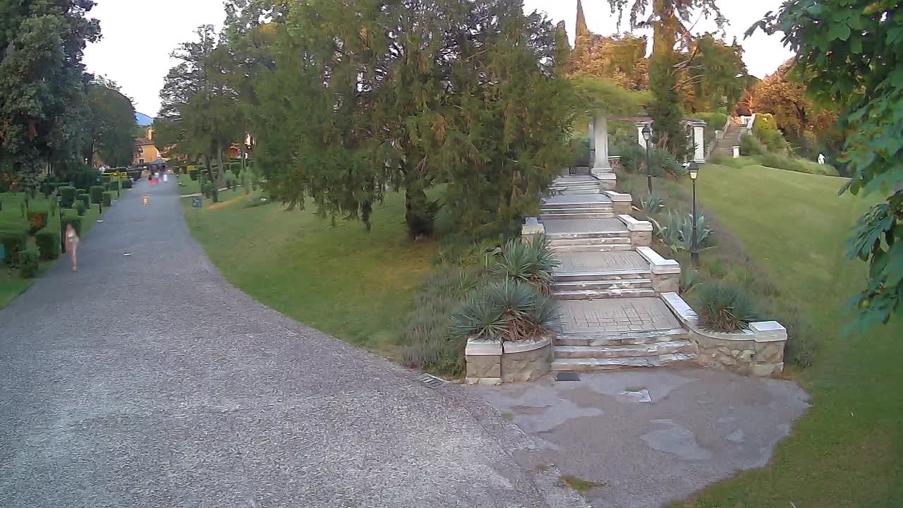 Parco Coronini-Cronberg Live Webcam – Green Oasis