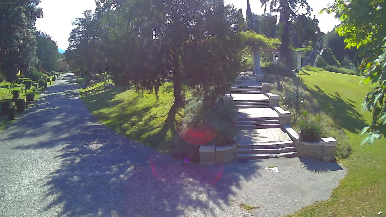 Parco Coronini-Cronberg Live Webcam – Green Oasis