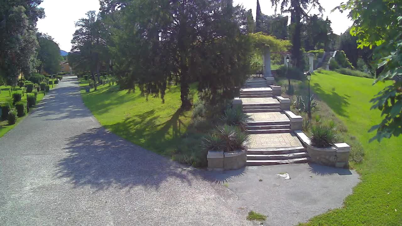 Parco Coronini-Cronberg Live Webcam – Green Oasis