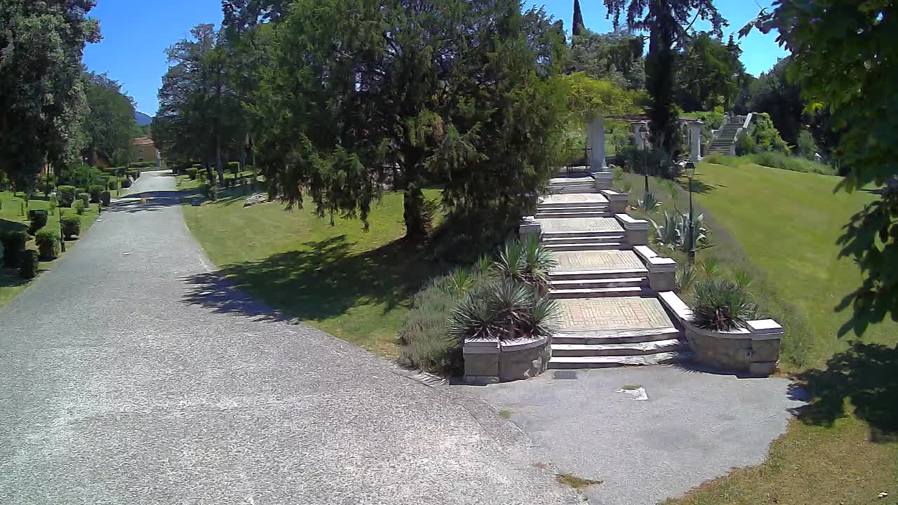 Parco Coronini-Cronberg Live Webcam – Green Oasis