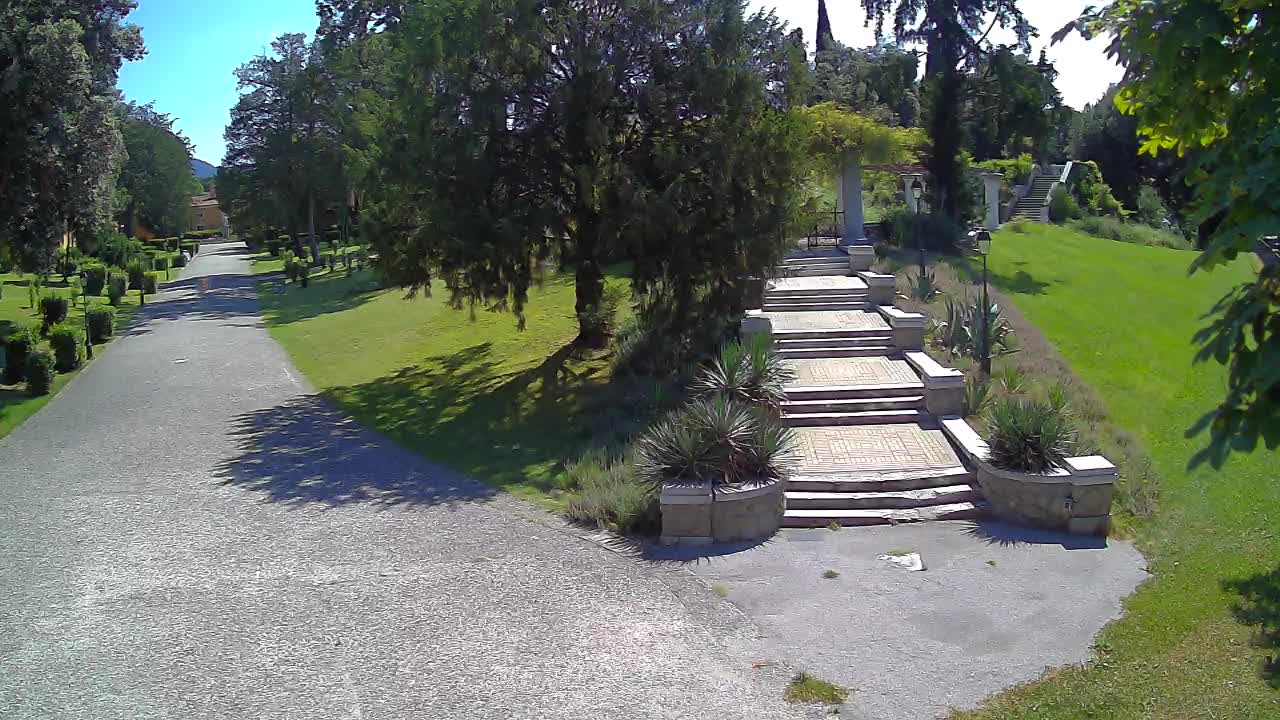 Parco Coronini-Cronberg Live Webcam – Green Oasis