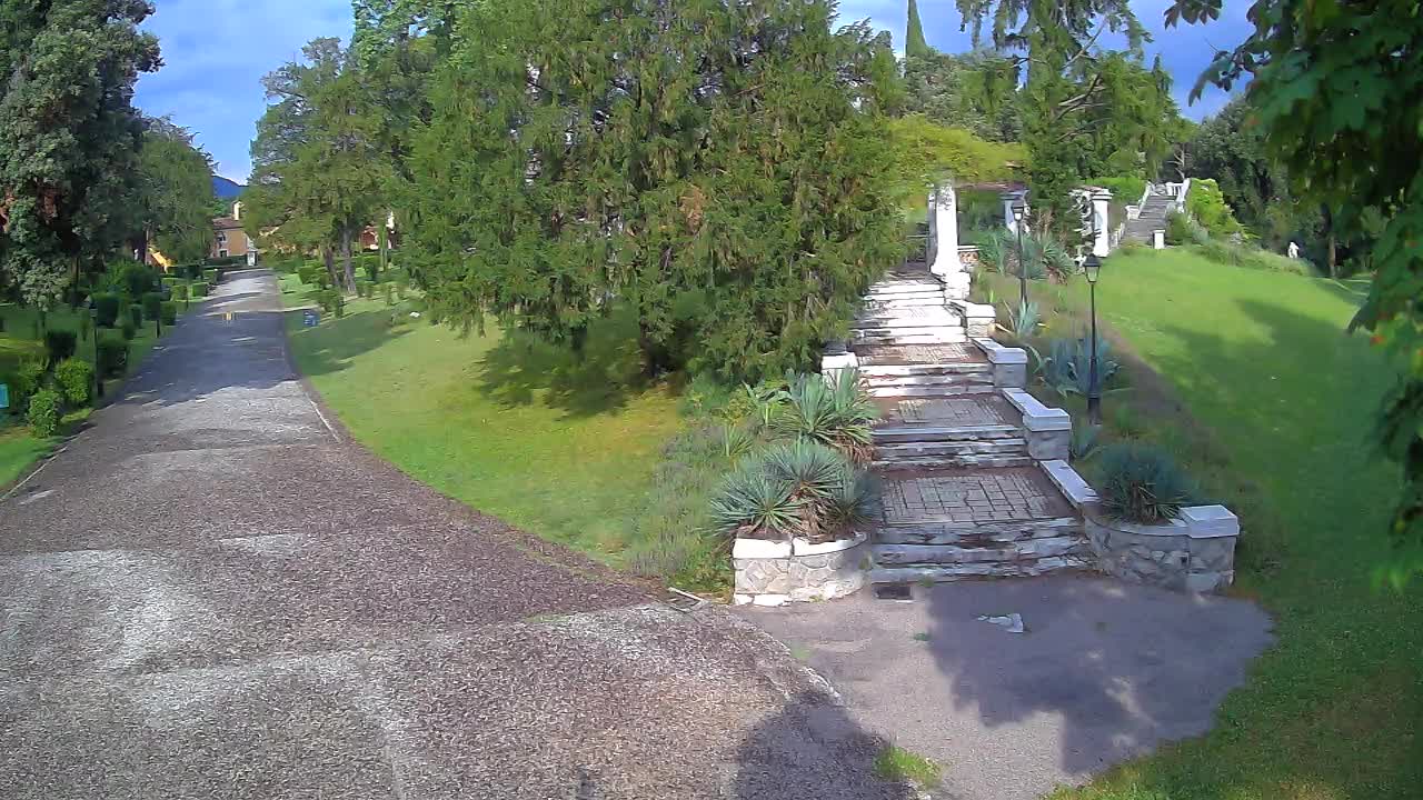 Parco Coronini-Cronberg Live Webcam – Green Oasis
