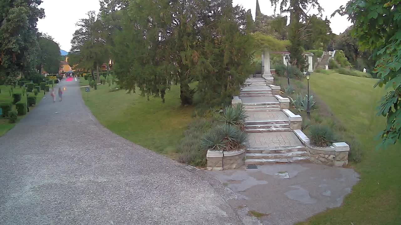 Parco Coronini-Cronberg Live Webcam – Green Oasis