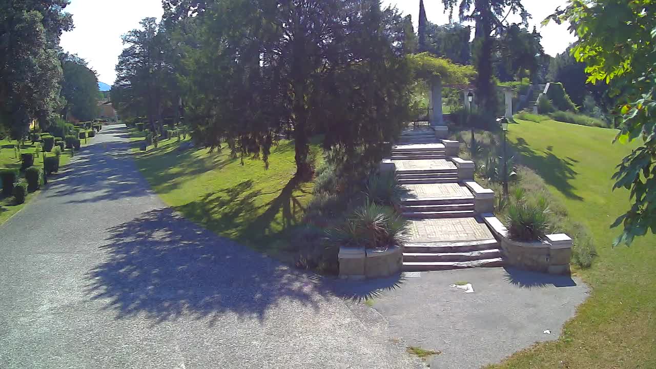 Parco Coronini-Cronberg Live Webcam – Green Oasis