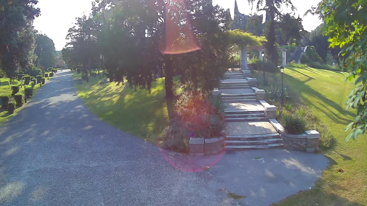 Parco Coronini-Cronberg Live Webcam – Green Oasis