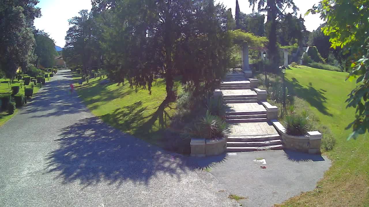 Parco Coronini-Cronberg Live Webcam – Green Oasis