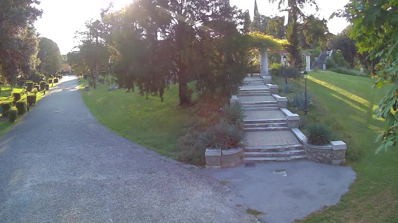 Parco Coronini-Cronberg Live Webcam – Green Oasis