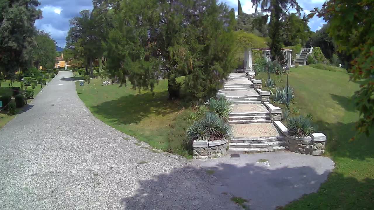 Parco Coronini-Cronberg Live Webcam – Green Oasis