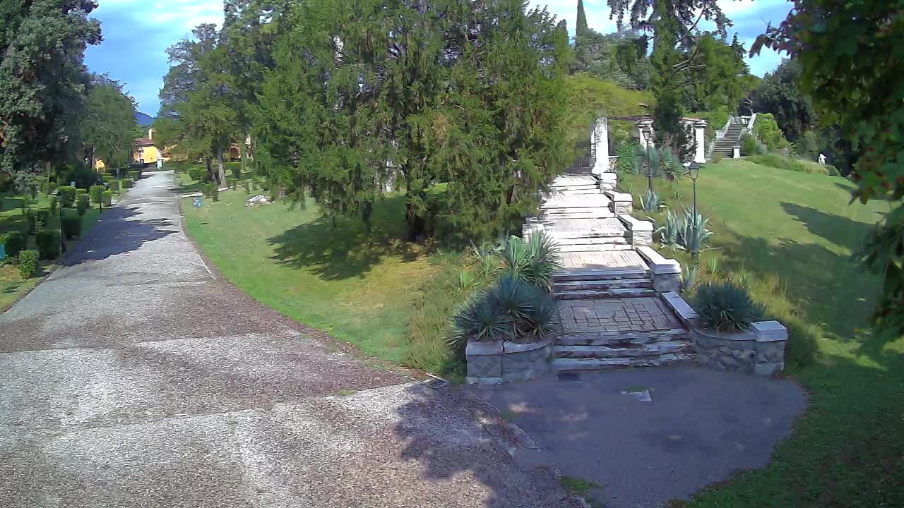 Parco Coronini-Cronberg Live Webcam – Green Oasis
