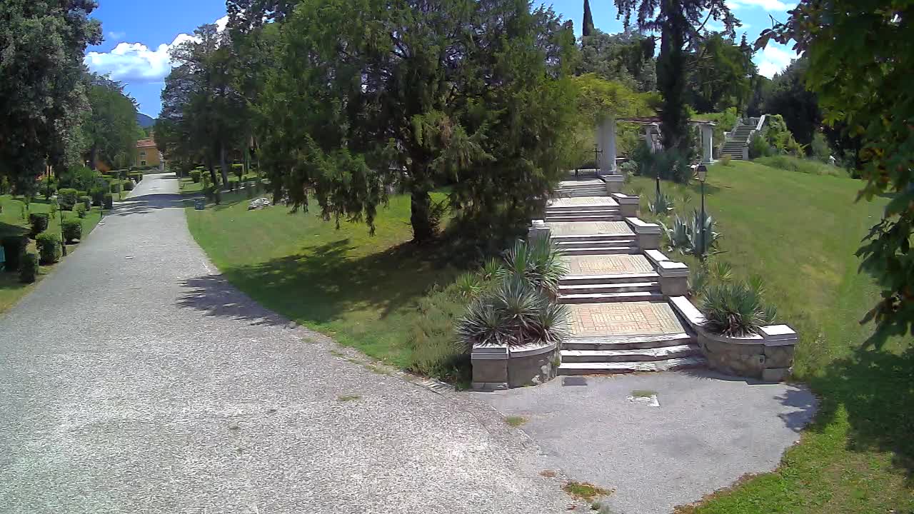 Parco Coronini-Cronberg Live Webcam – Green Oasis