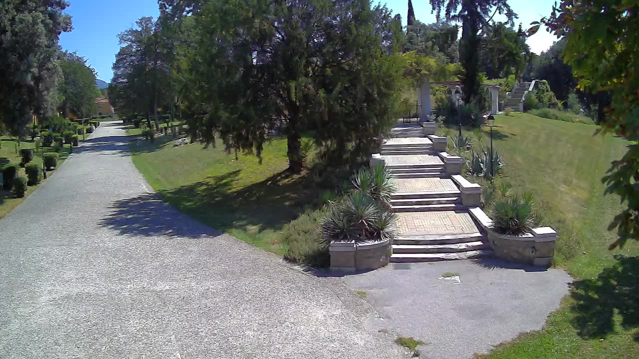 Parco Coronini-Cronberg Live Webcam – Green Oasis