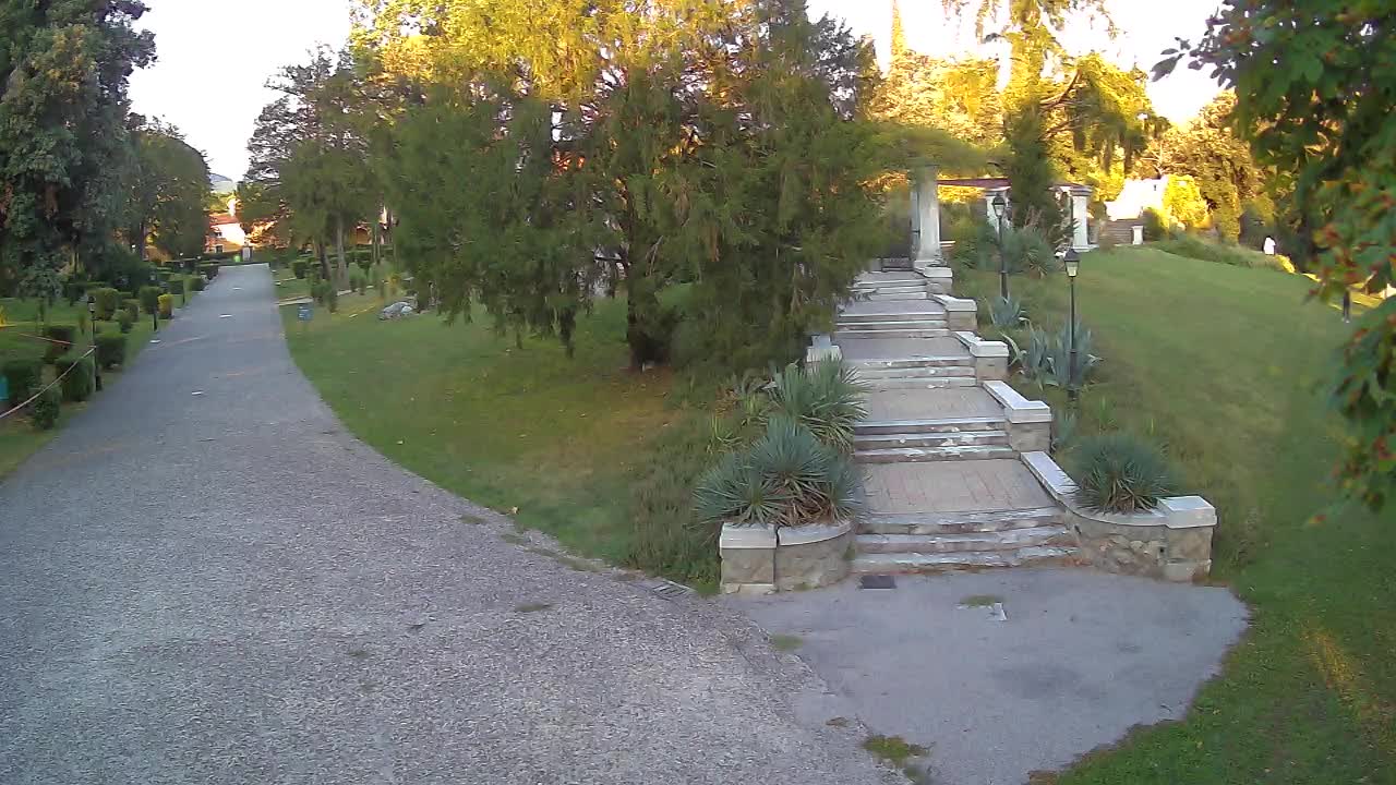 Parco Coronini-Cronberg Live Webcam – Green Oasis