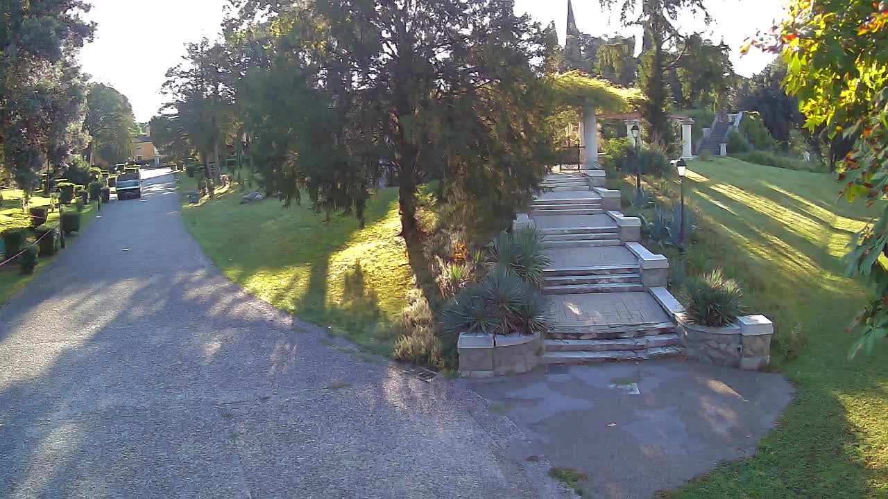 Parco Coronini-Cronberg Live Webcam – Green Oasis