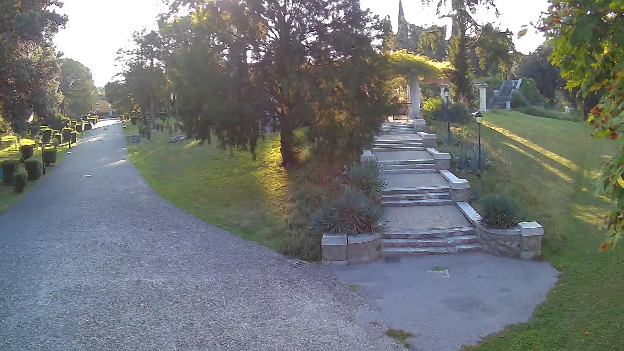Parco Coronini-Cronberg Live Webcam – Green Oasis