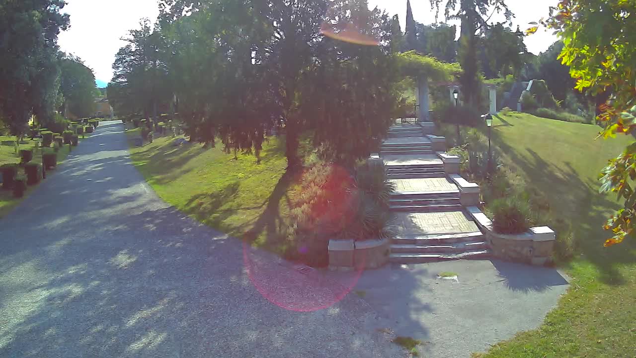 Parco Coronini-Cronberg Live Webcam – Green Oasis