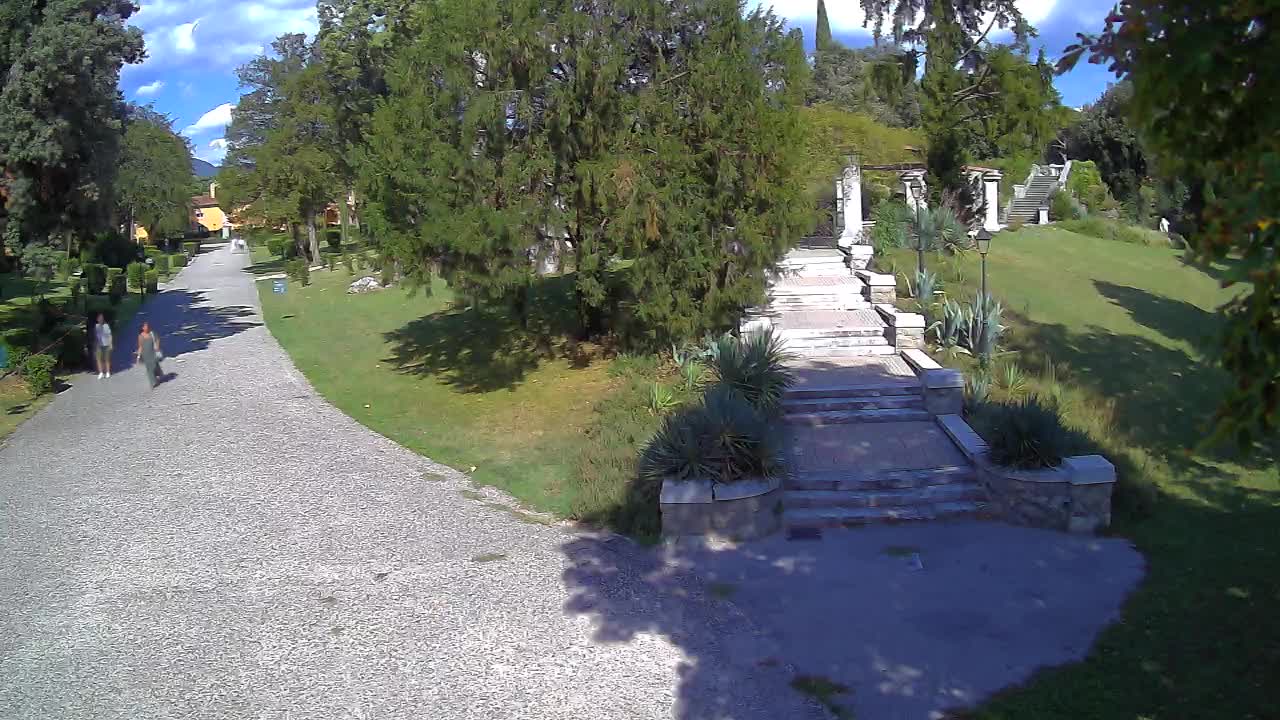 Parco Coronini-Cronberg Live Webcam – Green Oasis