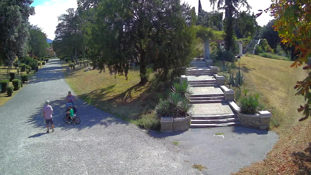 Parco Coronini-Cronberg Live Webcam – Green Oasis