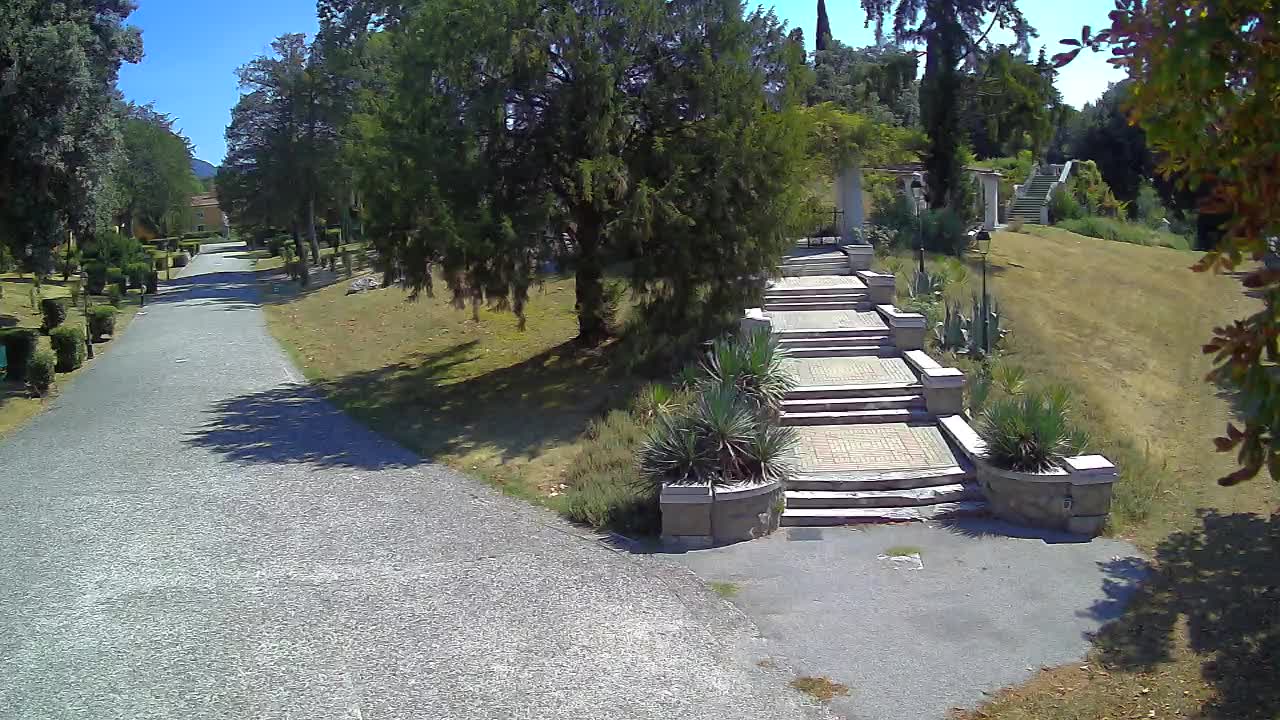 Parco Coronini-Cronberg Live Webcam – Green Oasis
