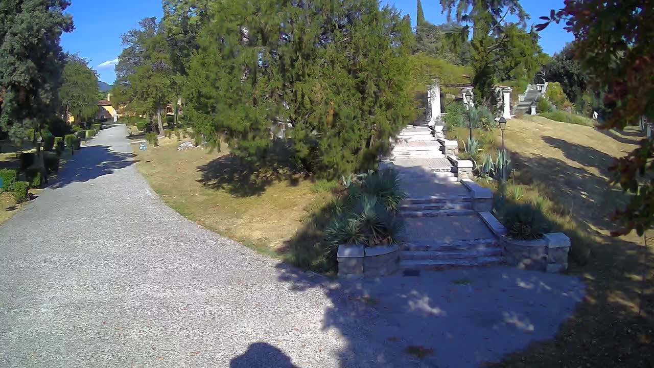 Parco Coronini-Cronberg Live Webcam – Green Oasis