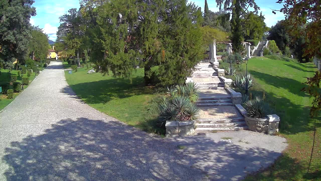 Parco Coronini-Cronberg Live Webcam – Green Oasis