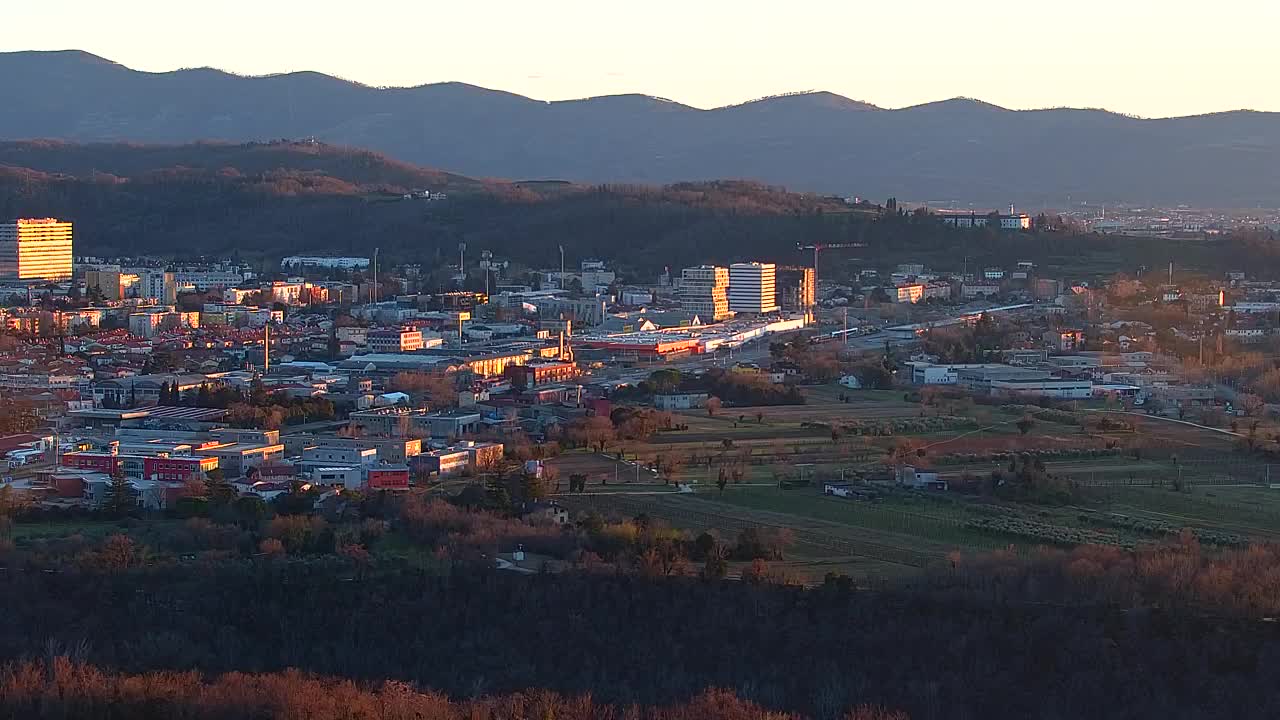 Brezmejna spletna kamera Nova Gorica in Gorica!