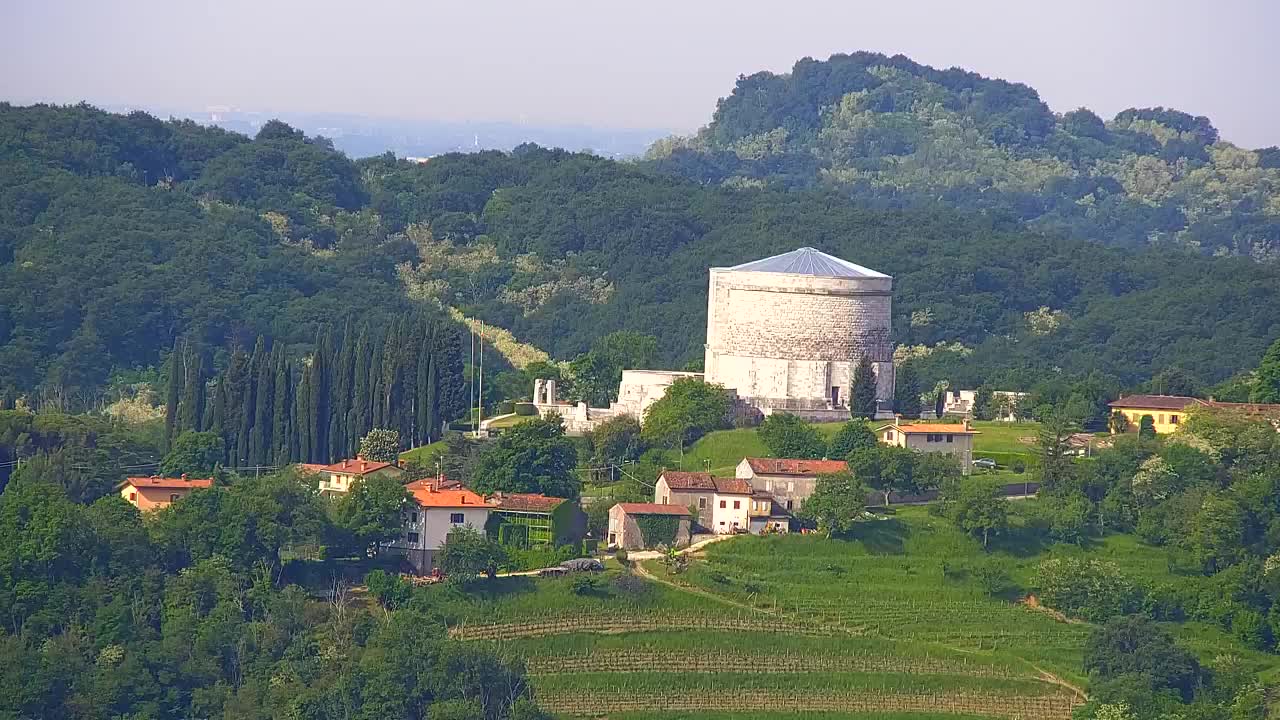 Otkrijte Beskrajnu Web Kameru Nova Gorica i Gorica!