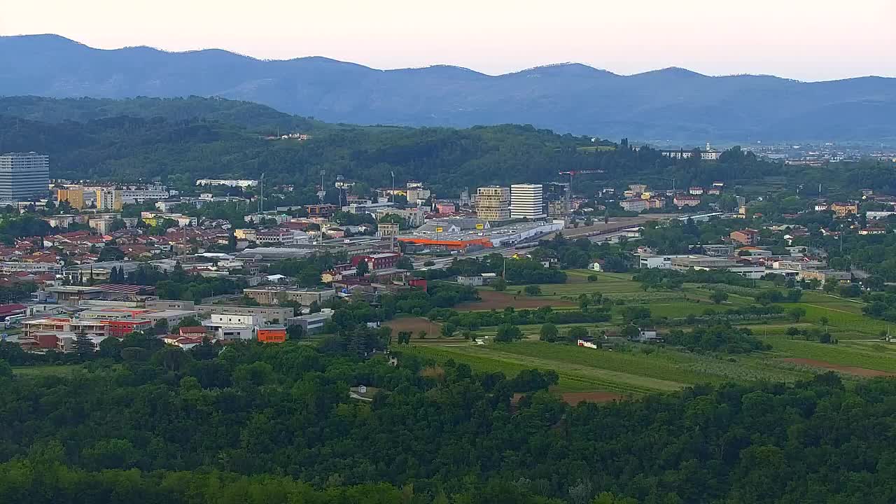 Brezmejna spletna kamera Nova Gorica in Gorica!