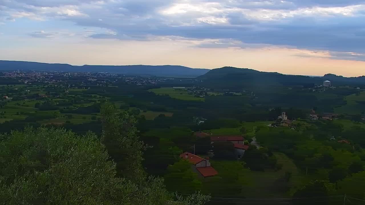 Brezmejna spletna kamera Nova Gorica in Gorica!