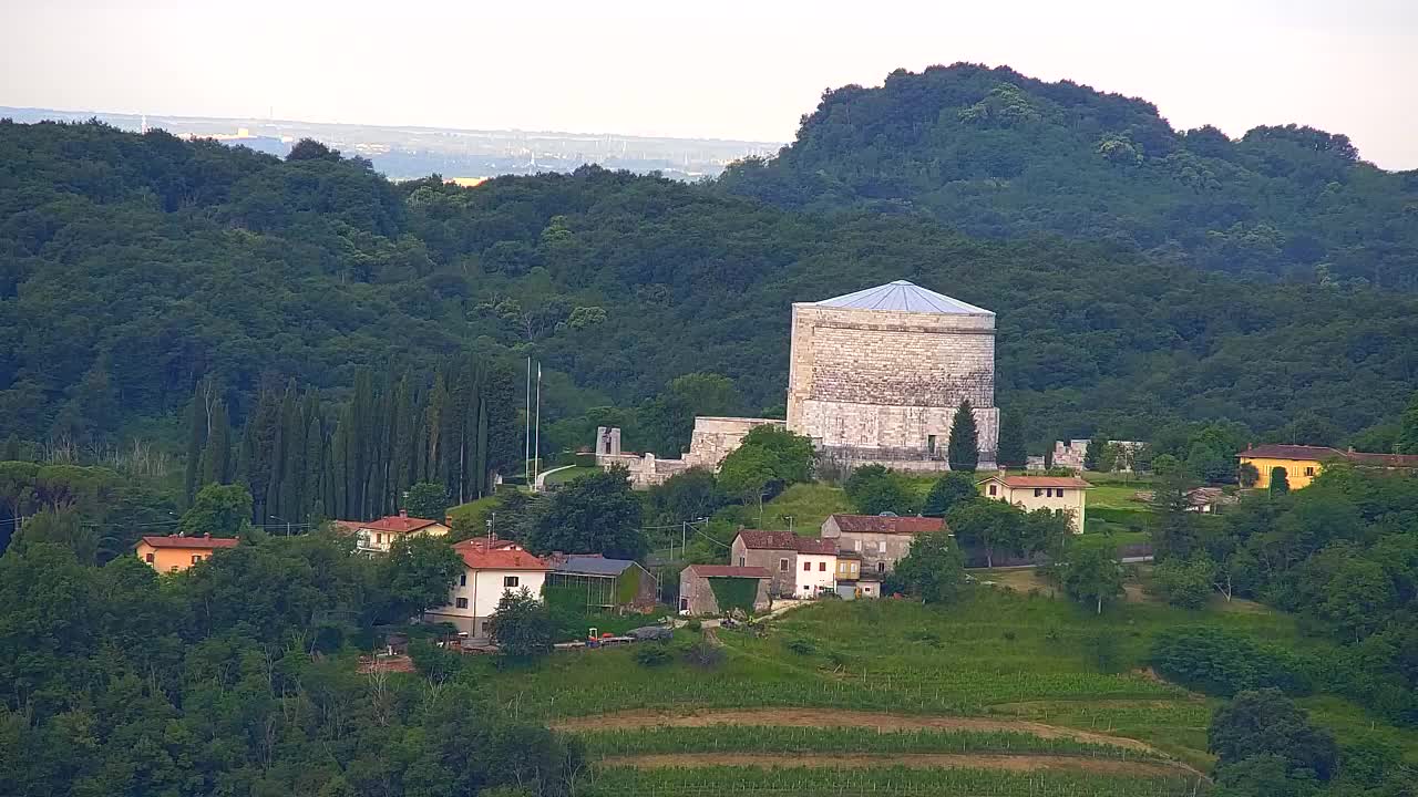 Brezmejna spletna kamera Nova Gorica in Gorica!
