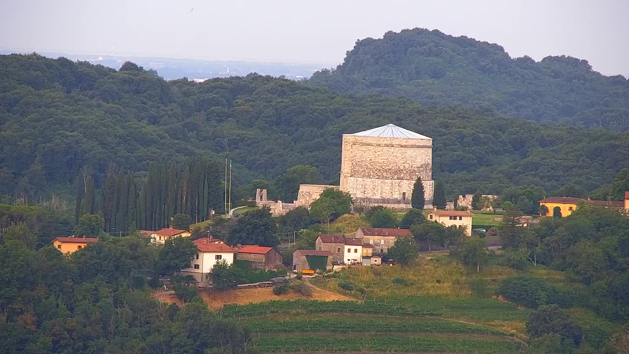 Otkrijte Beskrajnu Web Kameru Nova Gorica i Gorica!